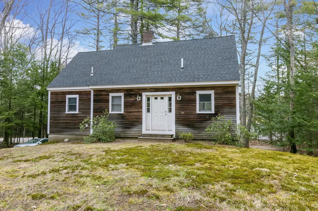 5 Legacy Road Raymond ME 04071
