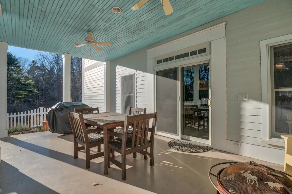46-48 Bradford Road Wiscasset ME 04578