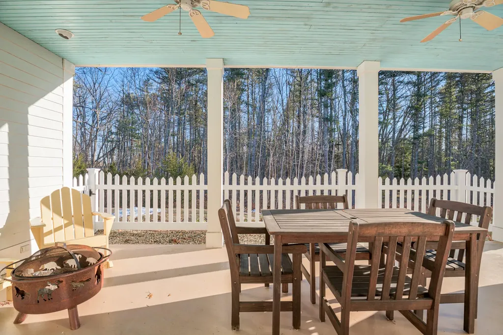 46-48 Bradford Road Wiscasset ME 04578
