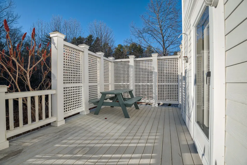 46-48 Bradford Road Wiscasset ME 04578
