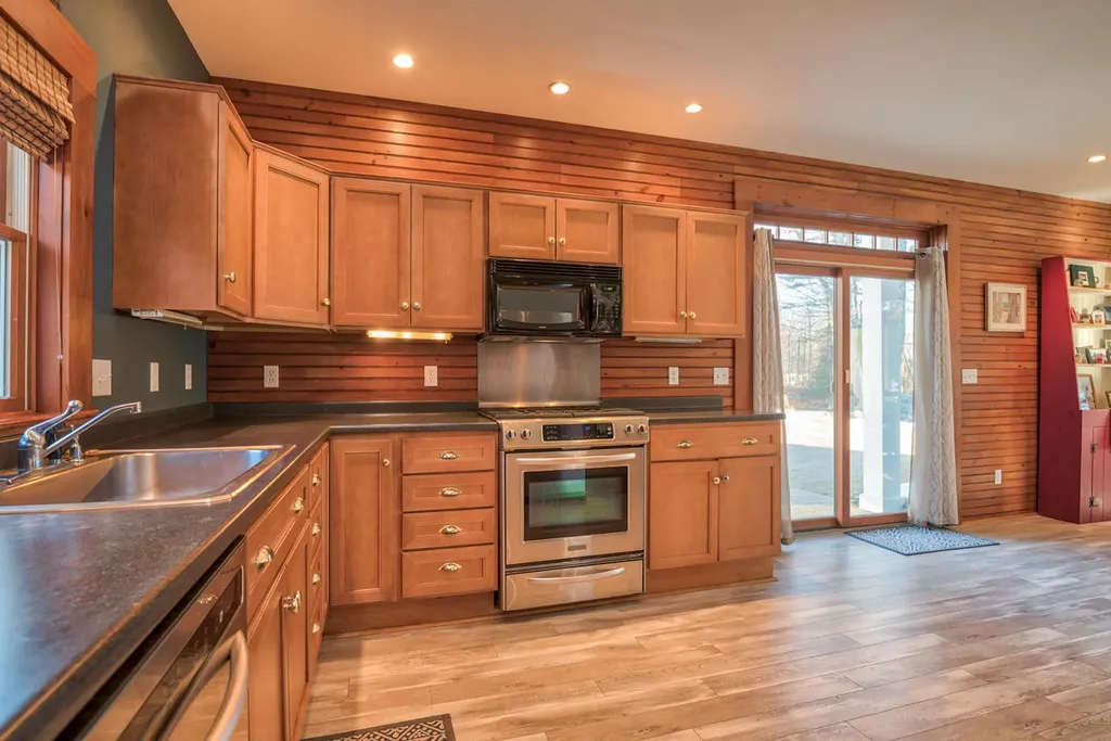46-48 Bradford Road Wiscasset ME 04578