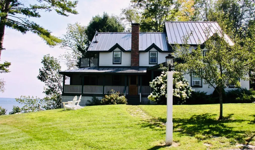 22 Windward Lane Northport ME 04849