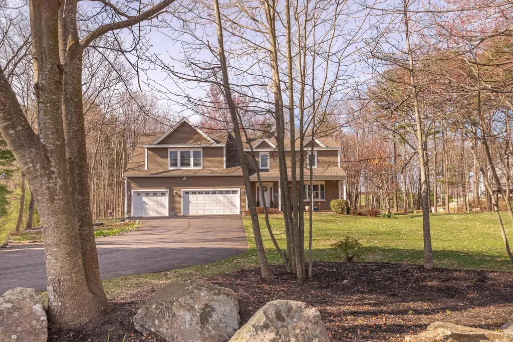 20 Ledgewood Drive Portland ME 04105
