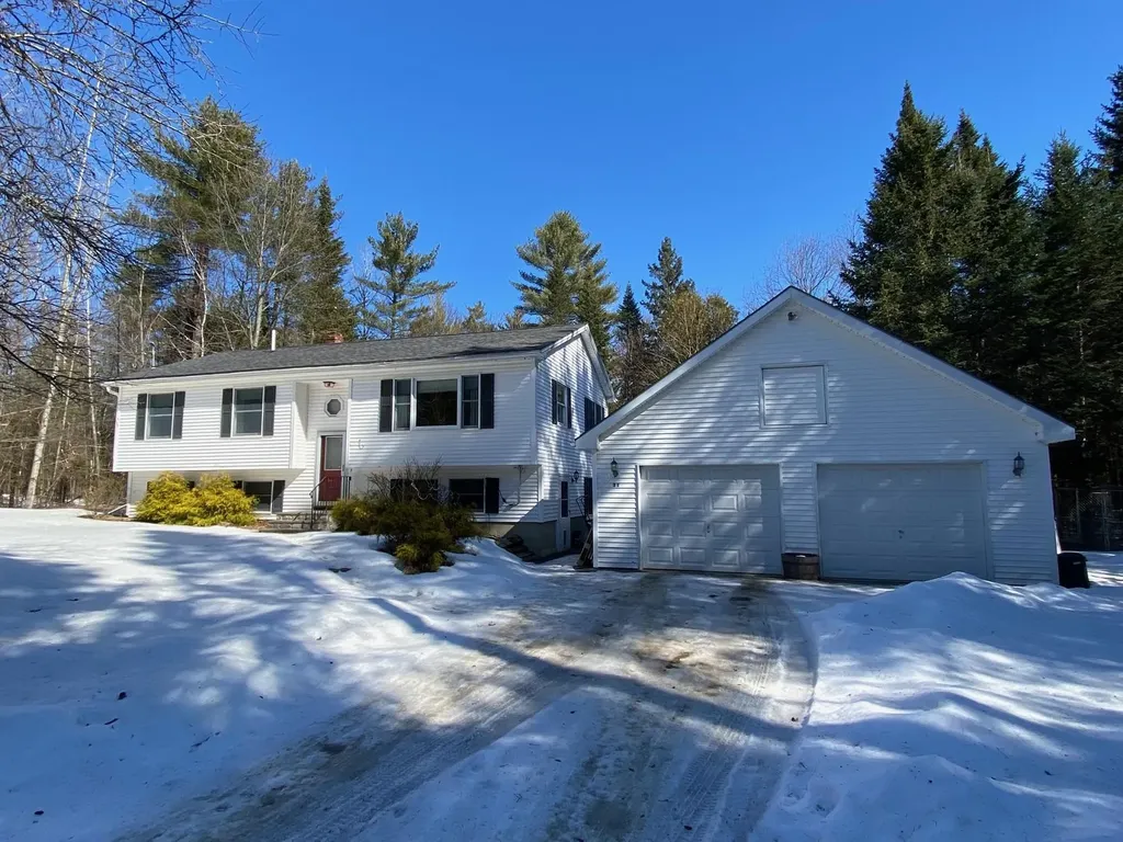 31 Pine Grove Avenue Glenburn ME 04401