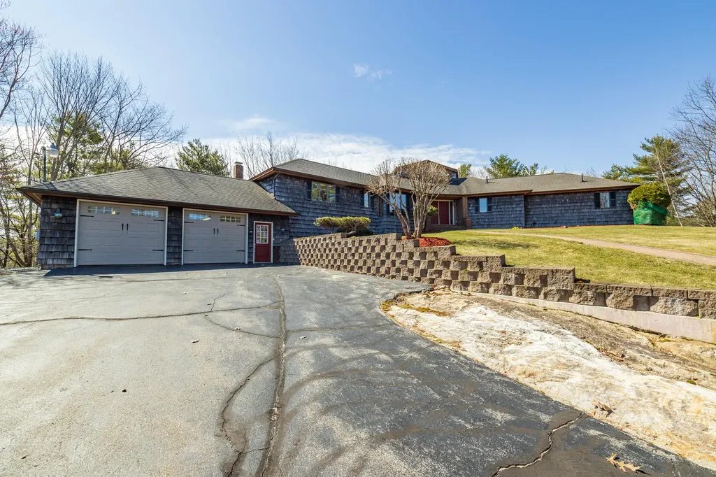 25 Nob Hill Avenue Lewiston ME 04240