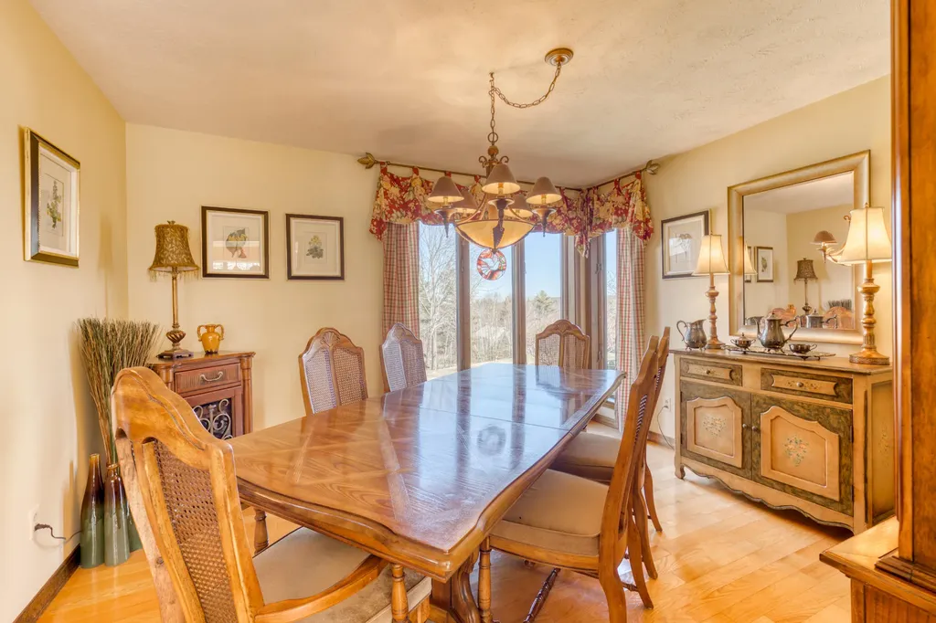 25 Nob Hill Avenue Lewiston ME 04240