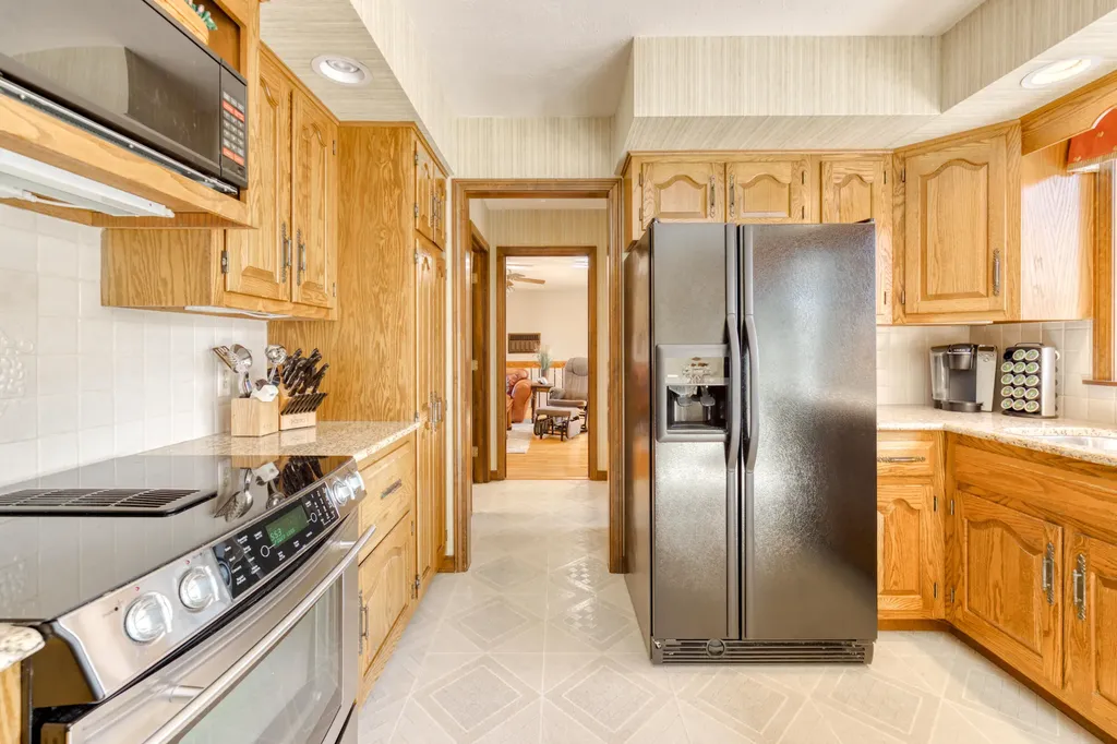 25 Nob Hill Avenue Lewiston ME 04240