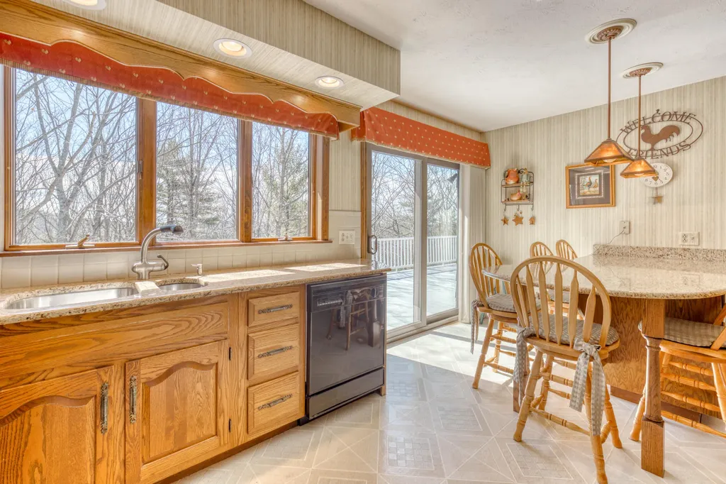 25 Nob Hill Avenue Lewiston ME 04240