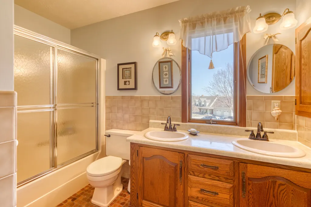 25 Nob Hill Avenue Lewiston ME 04240