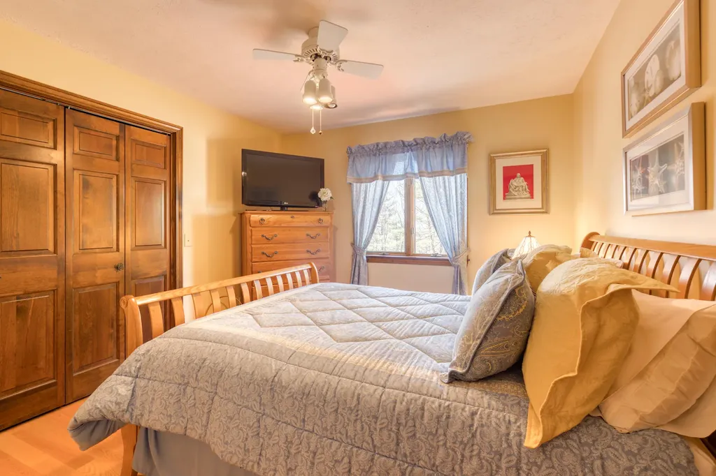 25 Nob Hill Avenue Lewiston ME 04240