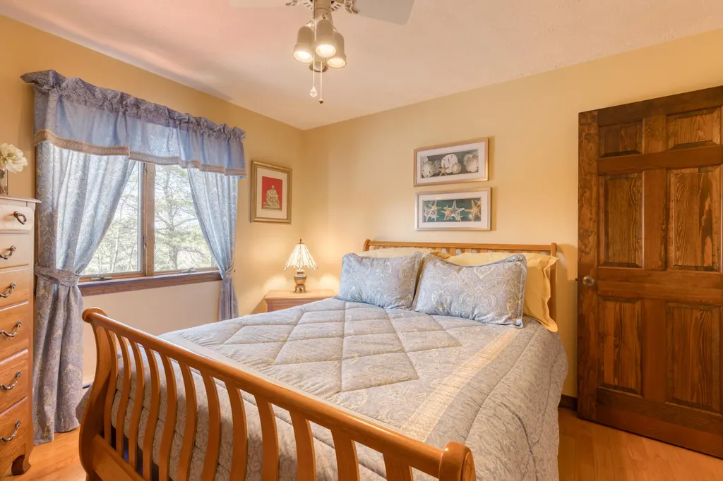 25 Nob Hill Avenue Lewiston ME 04240