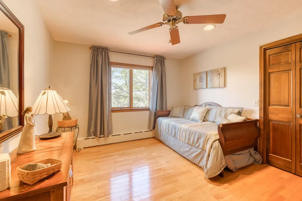 25 Nob Hill Avenue Lewiston ME 04240