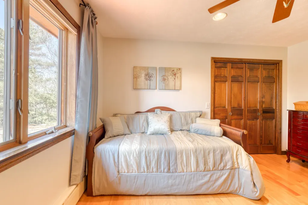 25 Nob Hill Avenue Lewiston ME 04240