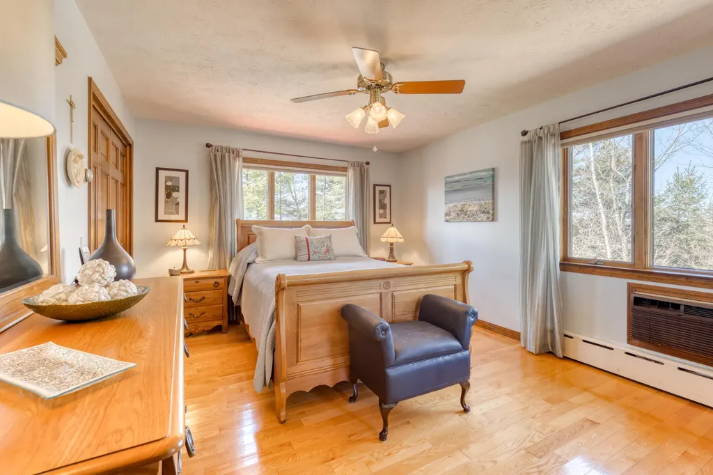 25 Nob Hill Avenue Lewiston ME 04240