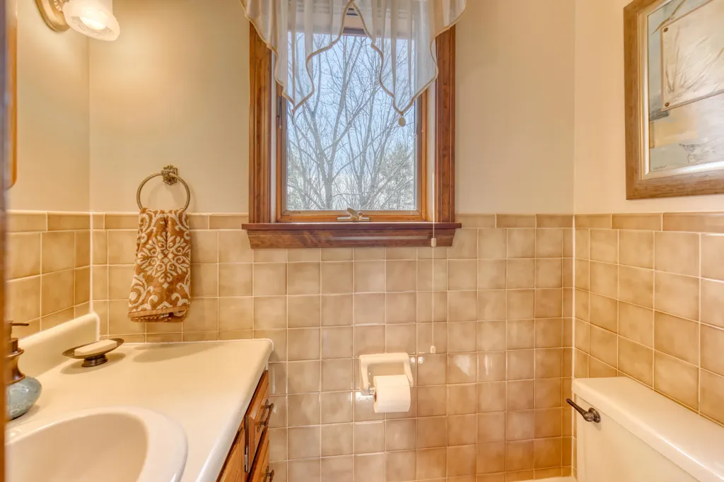 25 Nob Hill Avenue Lewiston ME 04240
