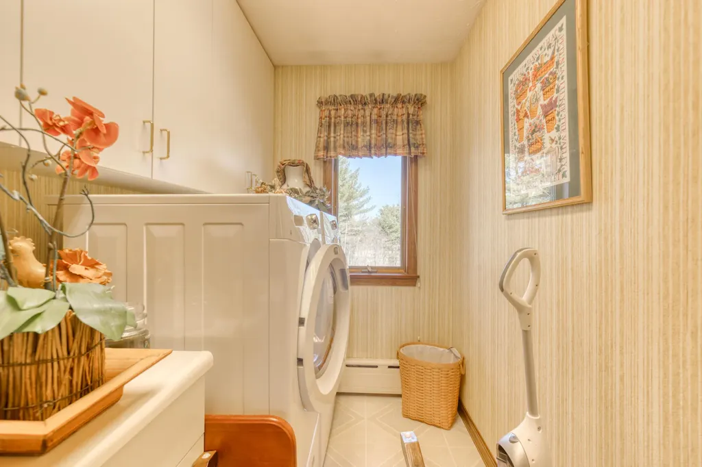 25 Nob Hill Avenue Lewiston ME 04240