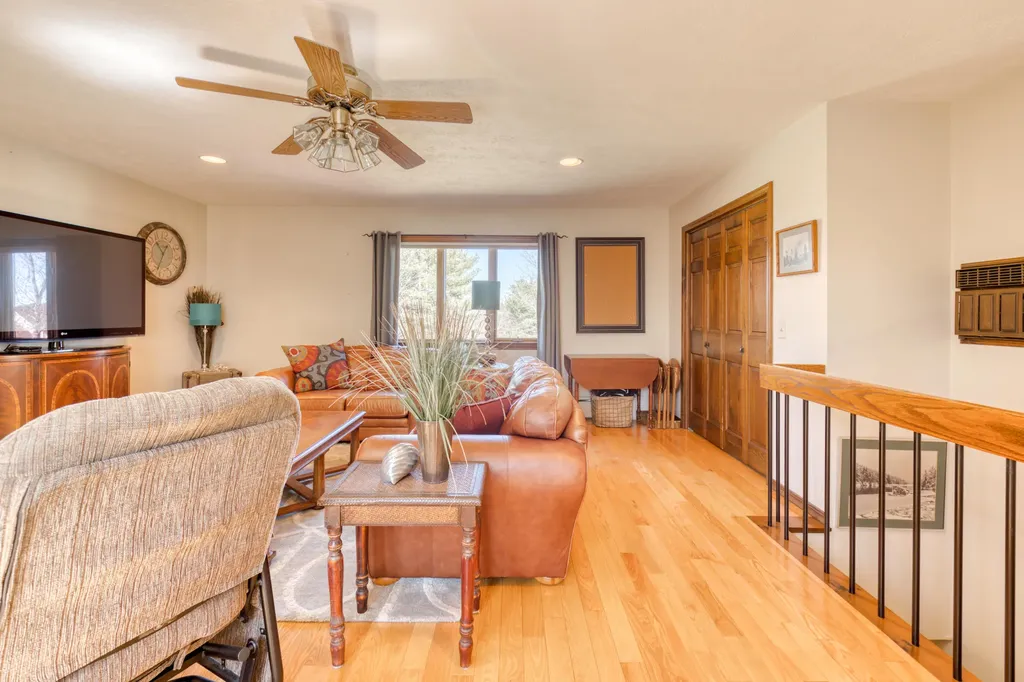 25 Nob Hill Avenue Lewiston ME 04240