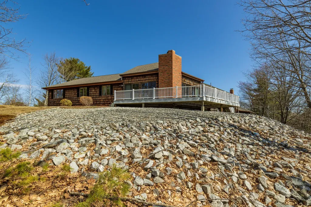 25 Nob Hill Avenue Lewiston ME 04240