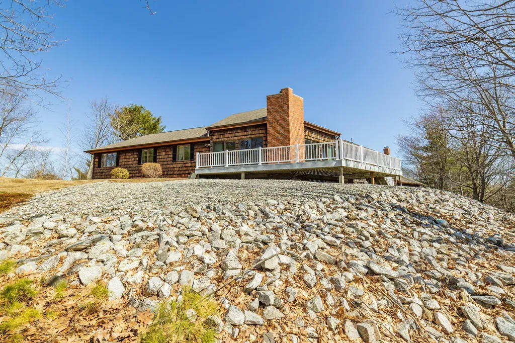25 Nob Hill Avenue Lewiston ME 04240