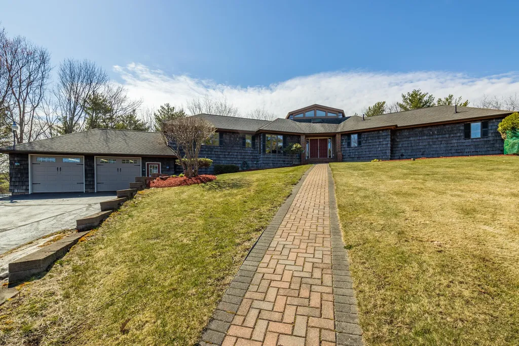 25 Nob Hill Avenue Lewiston ME 04240