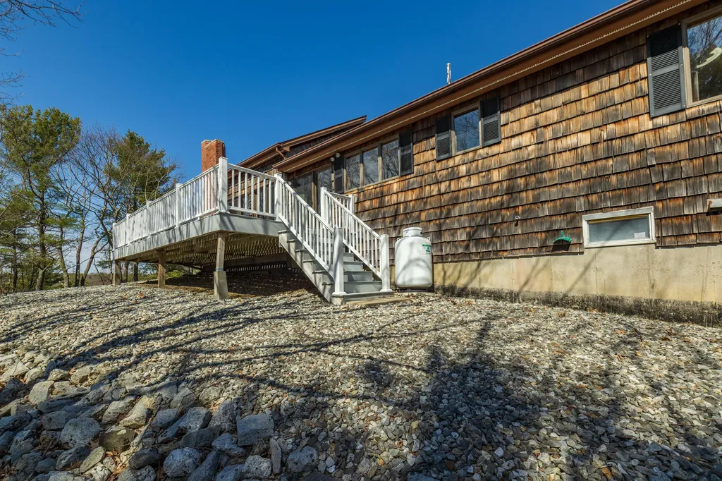 25 Nob Hill Avenue Lewiston ME 04240