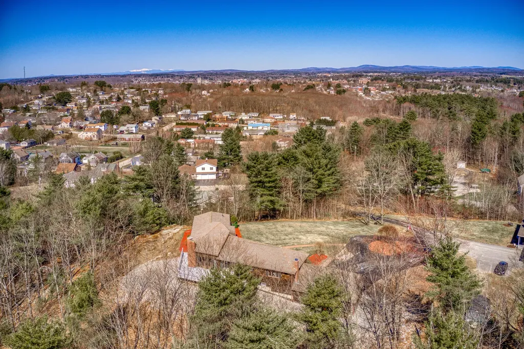 25 Nob Hill Avenue Lewiston ME 04240