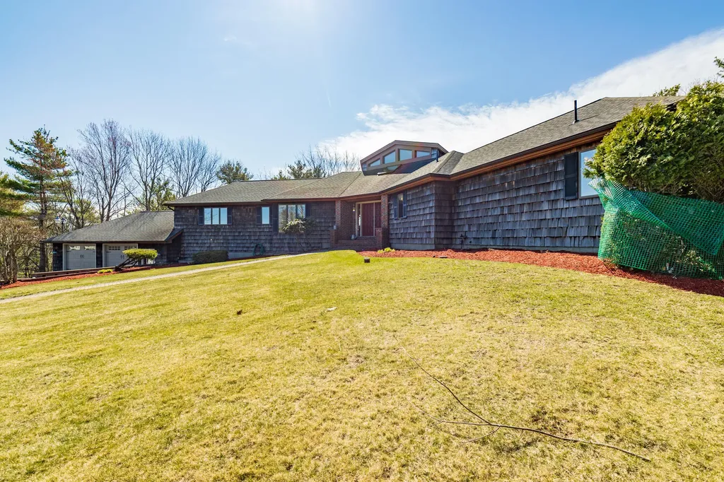 25 Nob Hill Avenue Lewiston ME 04240