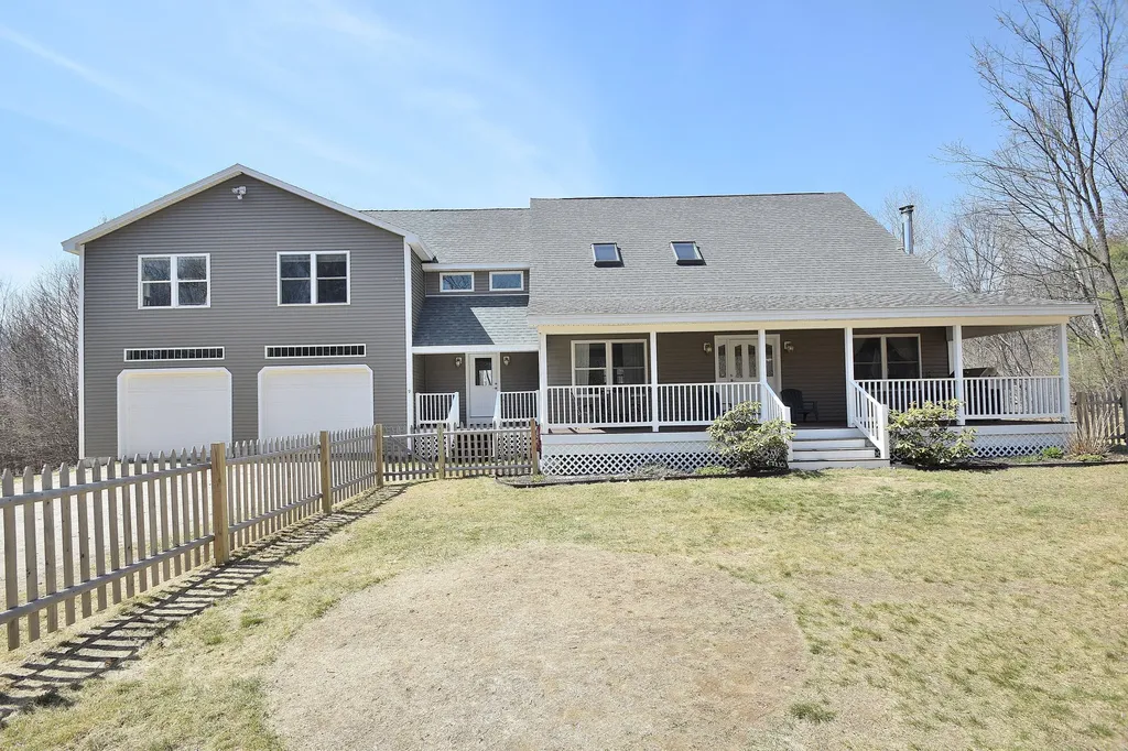 9 Halls Way Raymond ME 04071