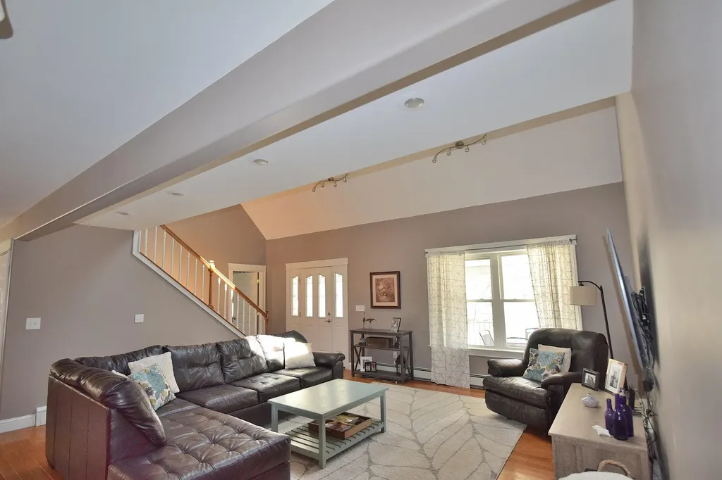 9 Halls Way Raymond ME 04071