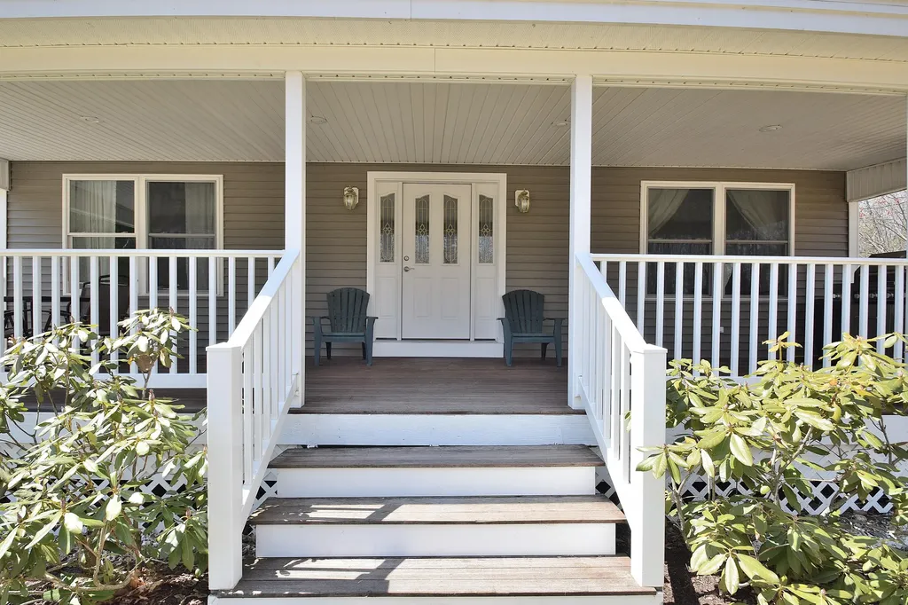 9 Halls Way Raymond ME 04071