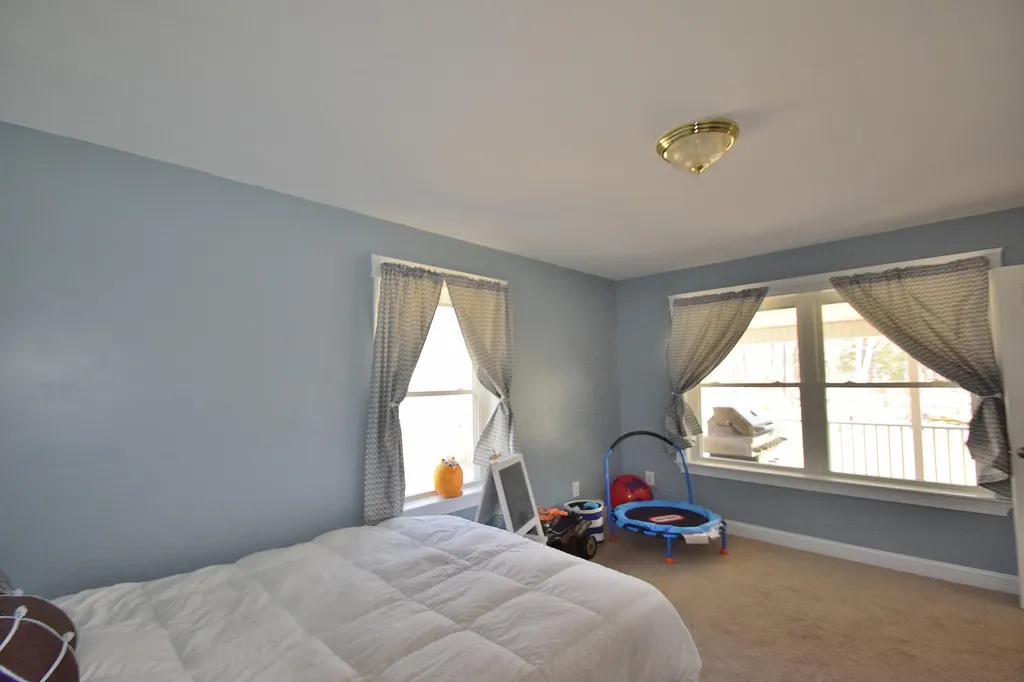 9 Halls Way Raymond ME 04071