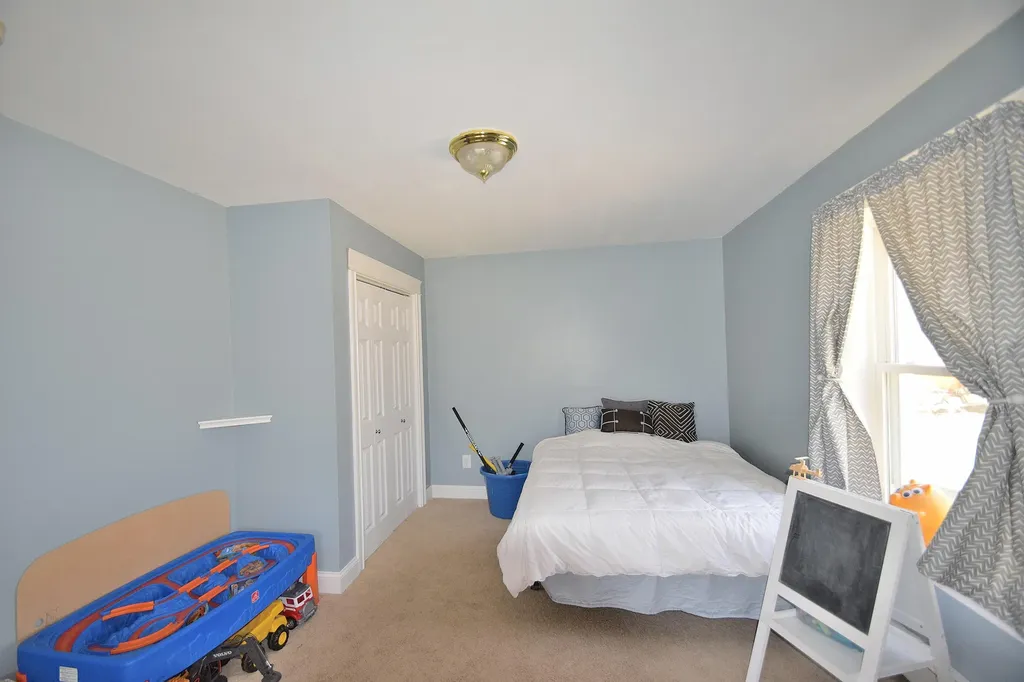 9 Halls Way Raymond ME 04071