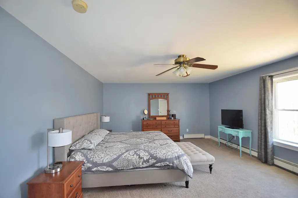 9 Halls Way Raymond ME 04071