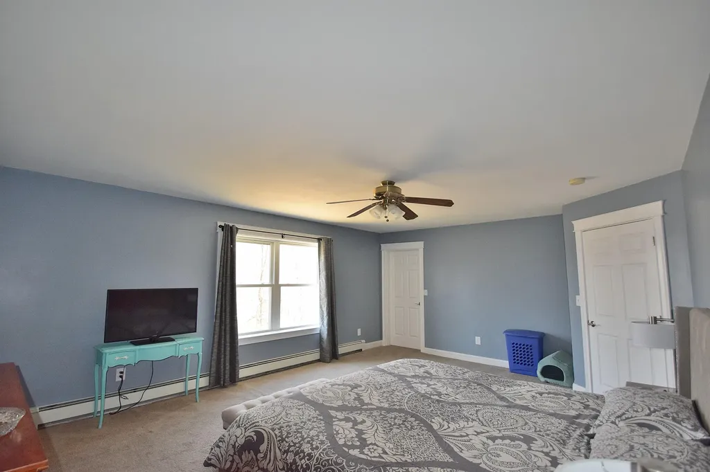 9 Halls Way Raymond ME 04071