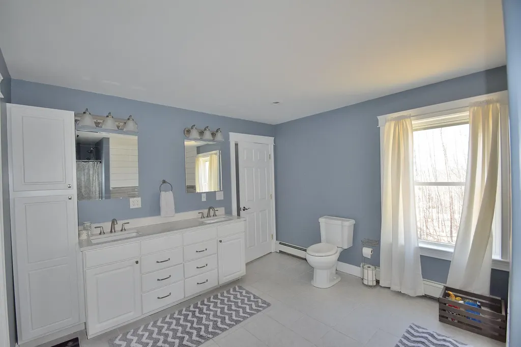 9 Halls Way Raymond ME 04071
