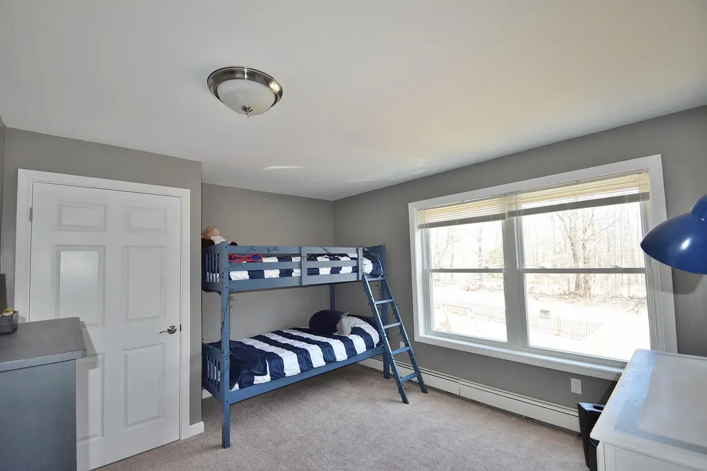 9 Halls Way Raymond ME 04071