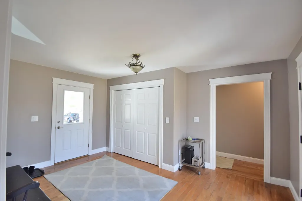 9 Halls Way Raymond ME 04071