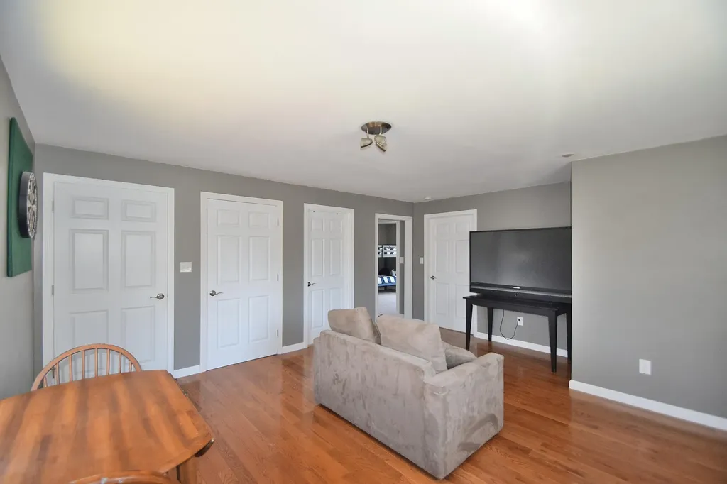 9 Halls Way Raymond ME 04071