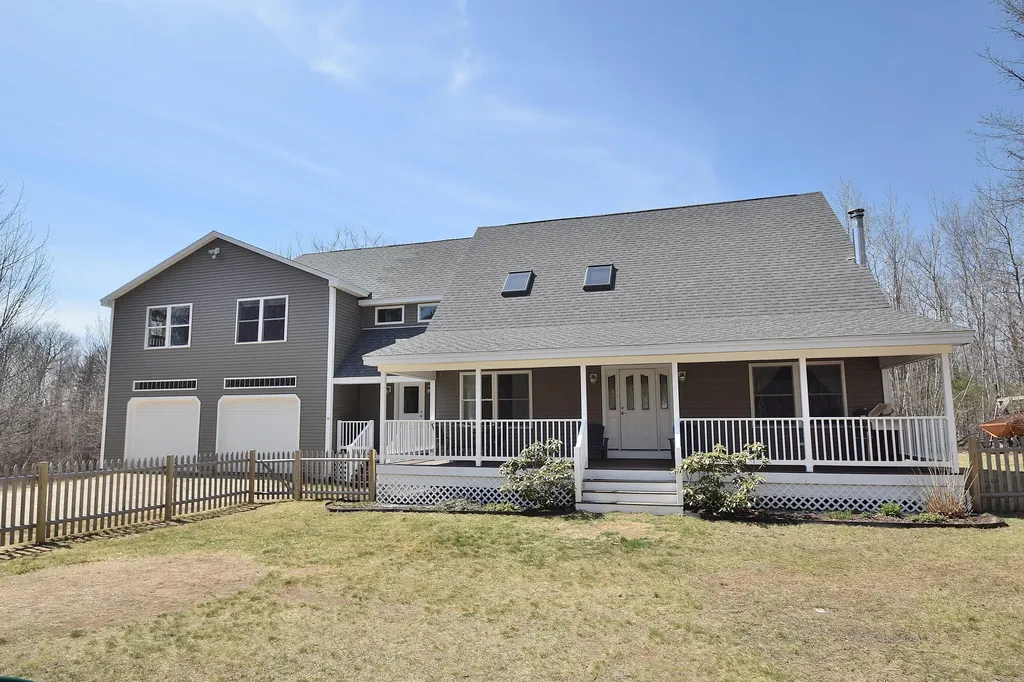 9 Halls Way Raymond ME 04071