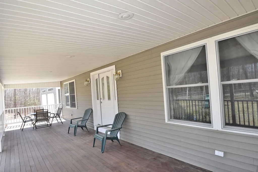 9 Halls Way Raymond ME 04071