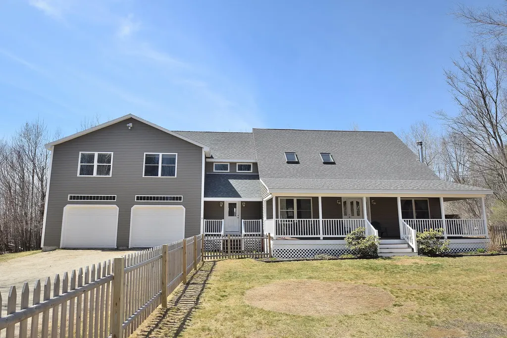 9 Halls Way Raymond ME 04071