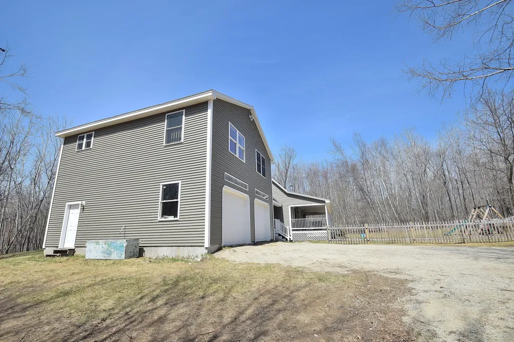 9 Halls Way Raymond ME 04071