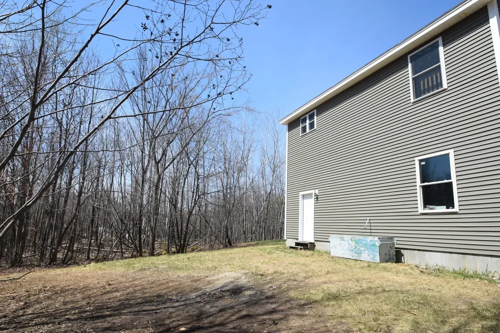 9 Halls Way Raymond ME 04071