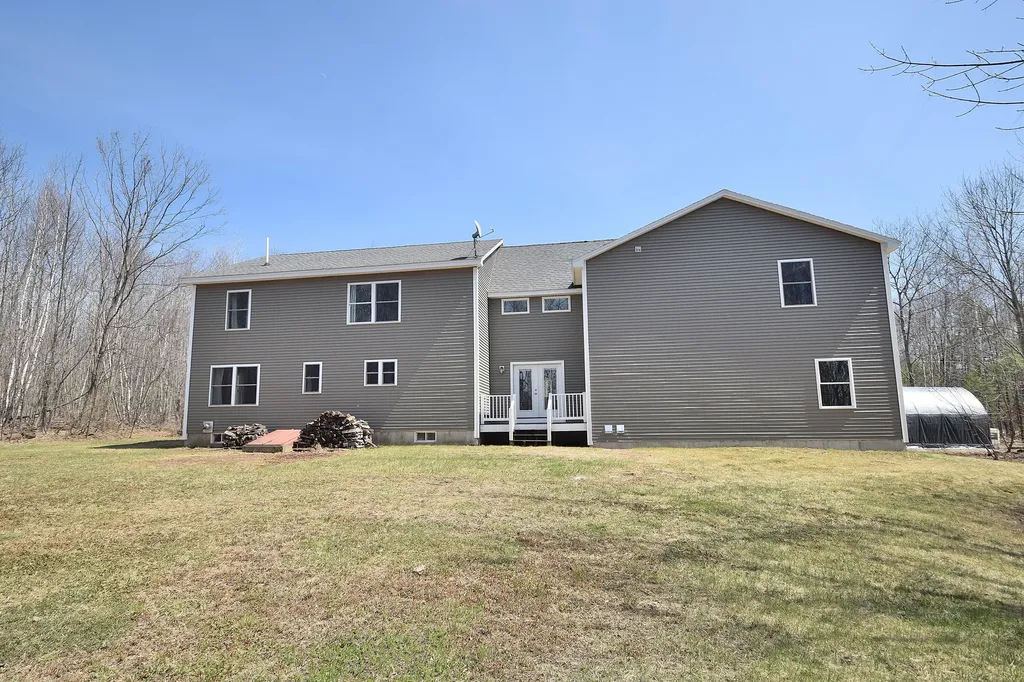 9 Halls Way Raymond ME 04071