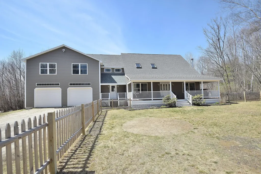 9 Halls Way Raymond ME 04071