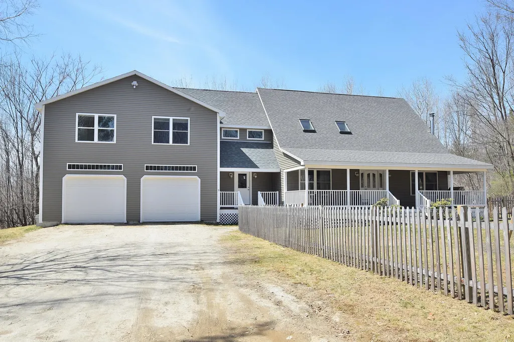 9 Halls Way Raymond ME 04071