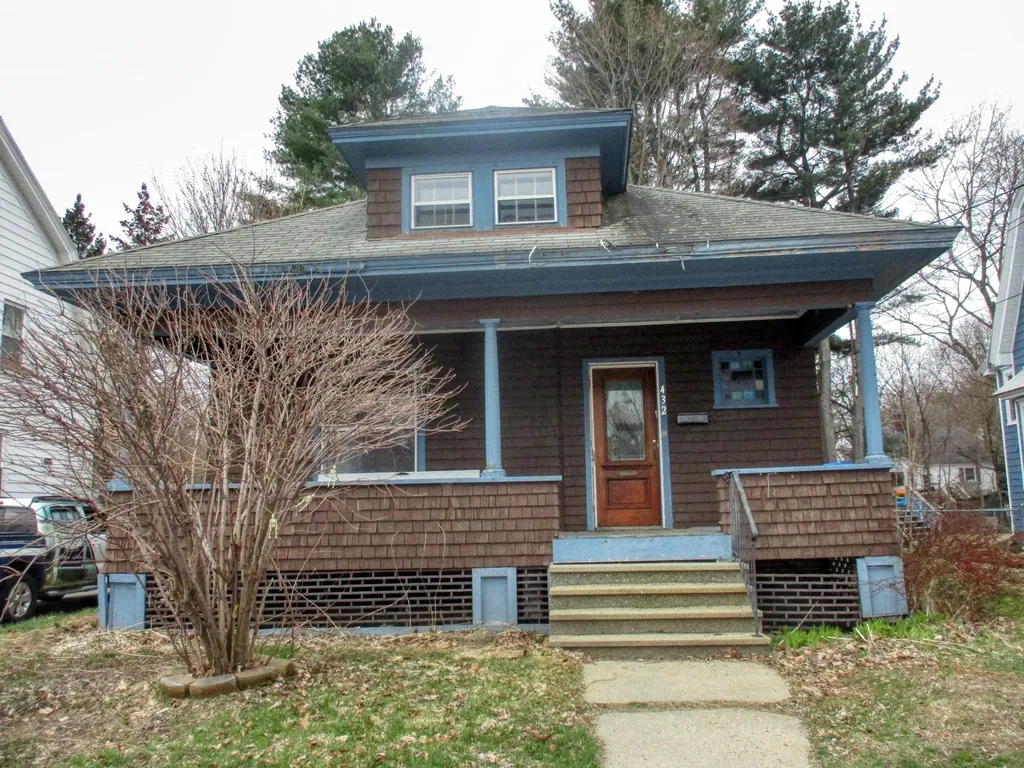 432 Turner Street Auburn ME 04210