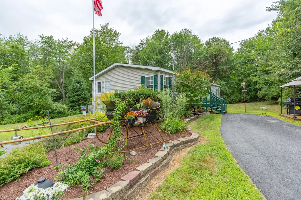 496 Roosevelt Trail Casco ME 04015