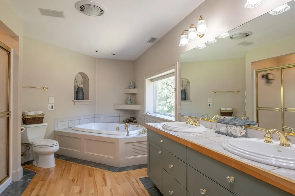 19 Wildrose Lane Scarborough ME 04074