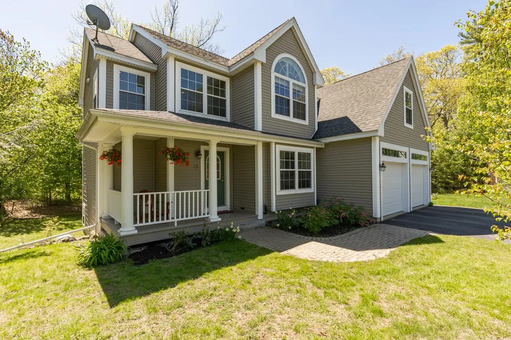 16 Farm House Lane Portland ME 04103